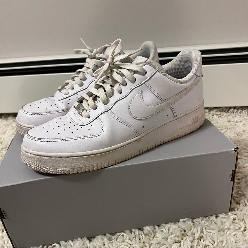 Men’s Nike Air Force 1 Sneakers - Picture 3 of 8